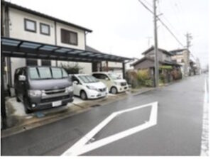 店舗前に駐車場完備。